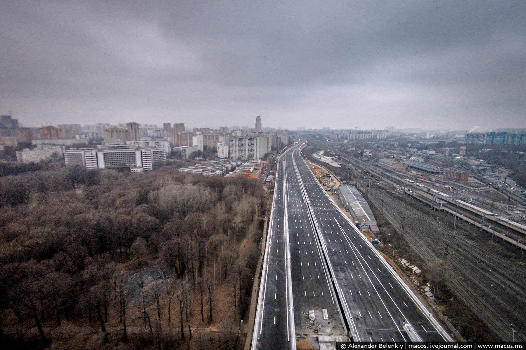 Мариуполь санкт петербург дорога. Воздушная дорога в Москве. МКАД В Питере. Москва уходит вниз. Фото Москва с уходящей перспективой.