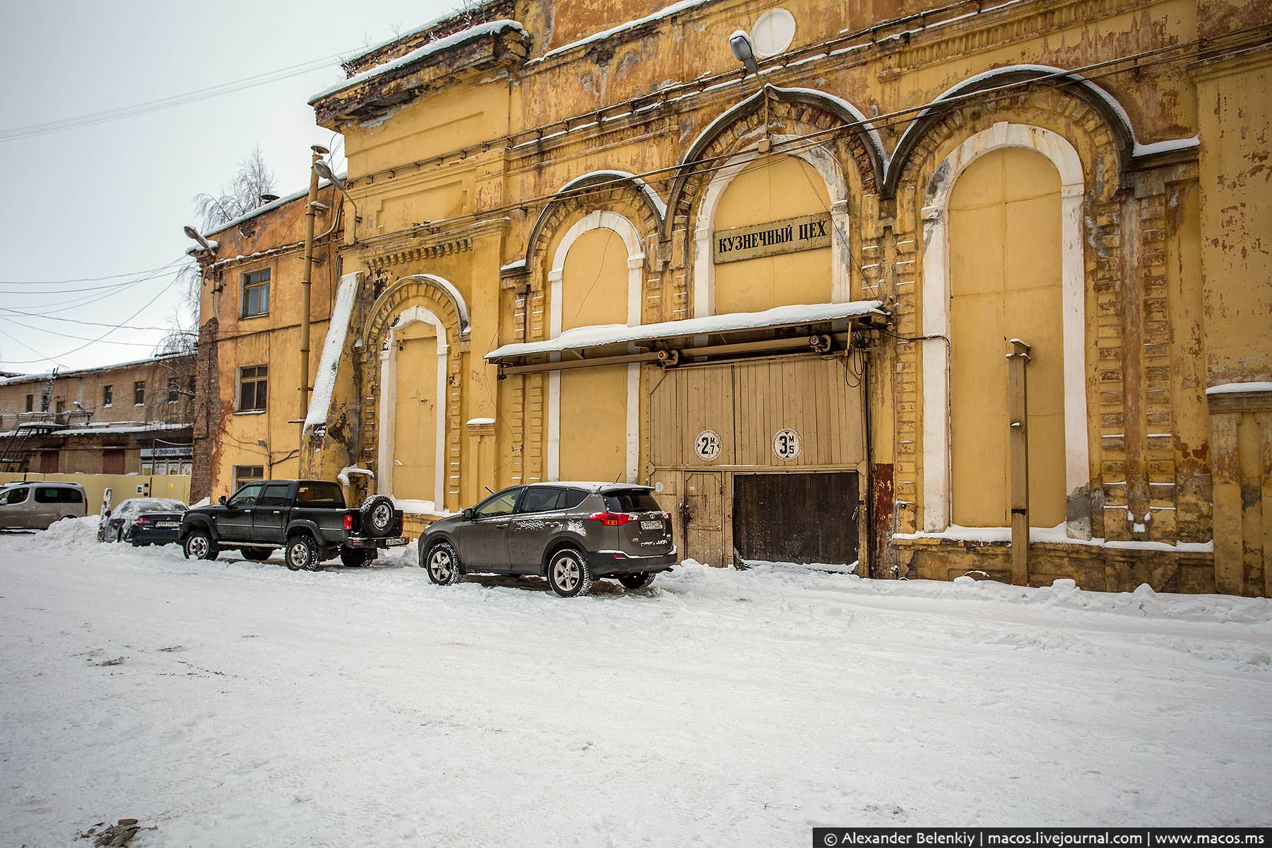 Онежский тракторный завод. Здание Онежского тракторного завода Петрозаводск. Нетуристический Петрозаводск. Старинный Петрозаводск Онежский тракторный. Отз Петрозаводск картинки.