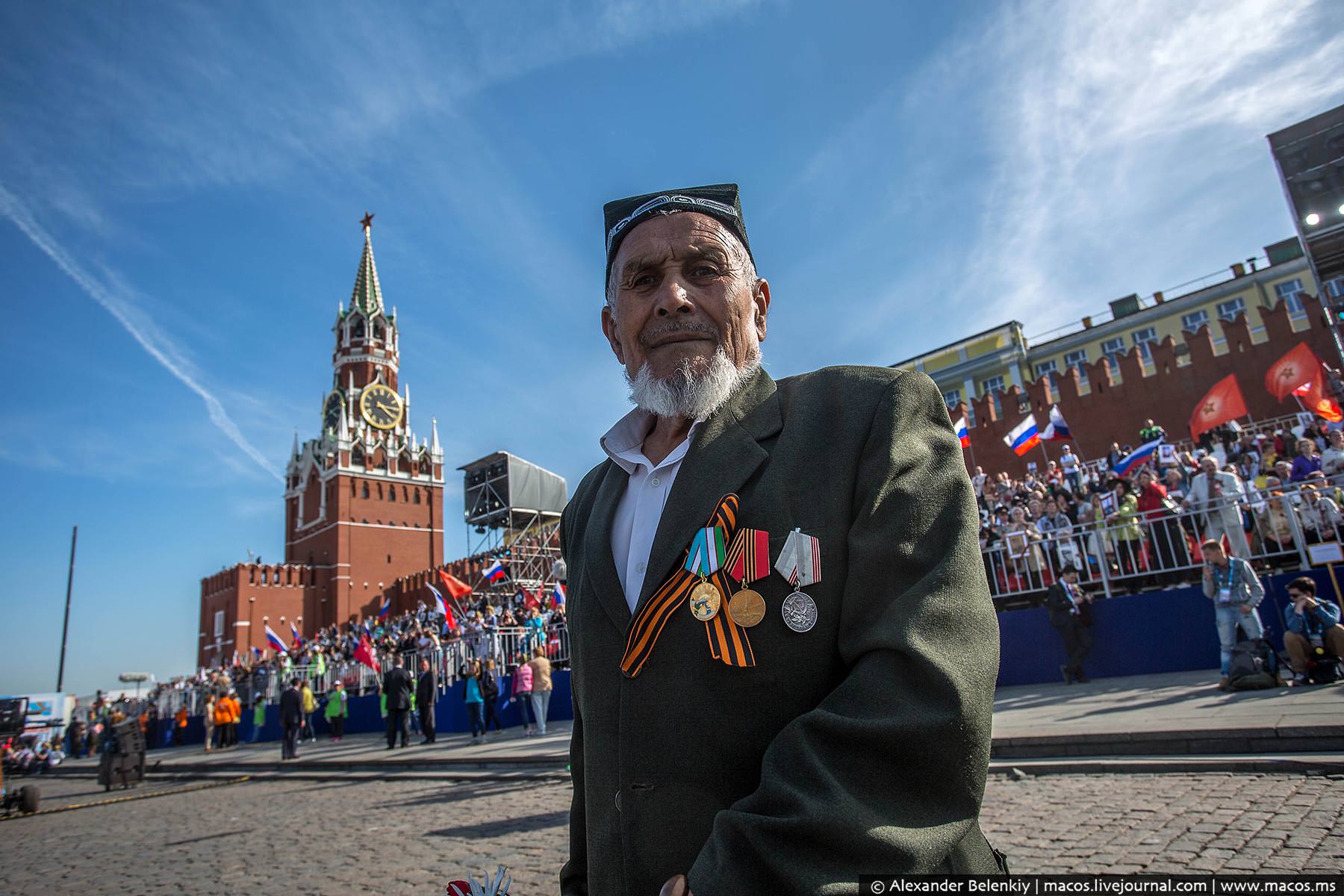 фото блогера таджика на красной площади