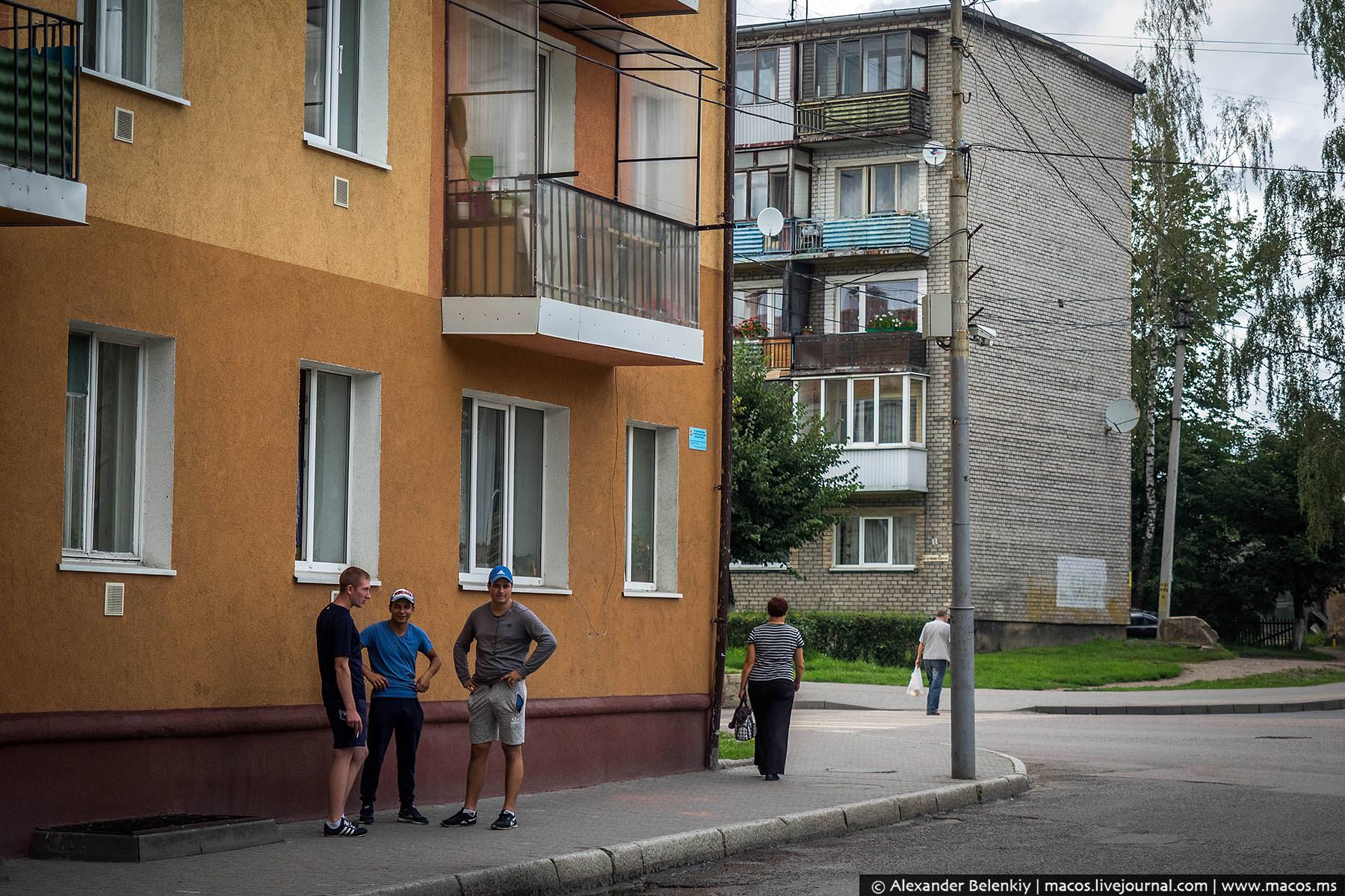 Город одинаково. Одинаковые города в России. Польша окраина города. Гвардейск улицы окраины. Польша окраины сейчас.