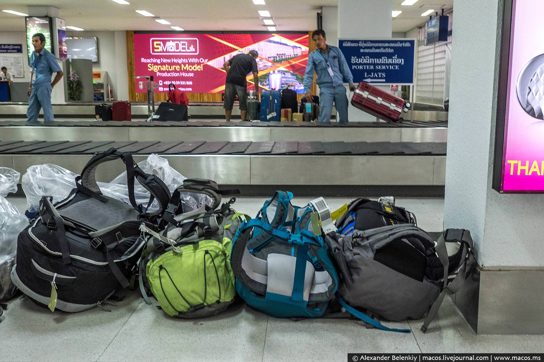 Ручная кладь можно рюкзак и сумку. Сумка для аэропорта. Рюкзак для багажа в самолете. Рюкзак аэропорт. Упаковка спортивной сумки в самолет.