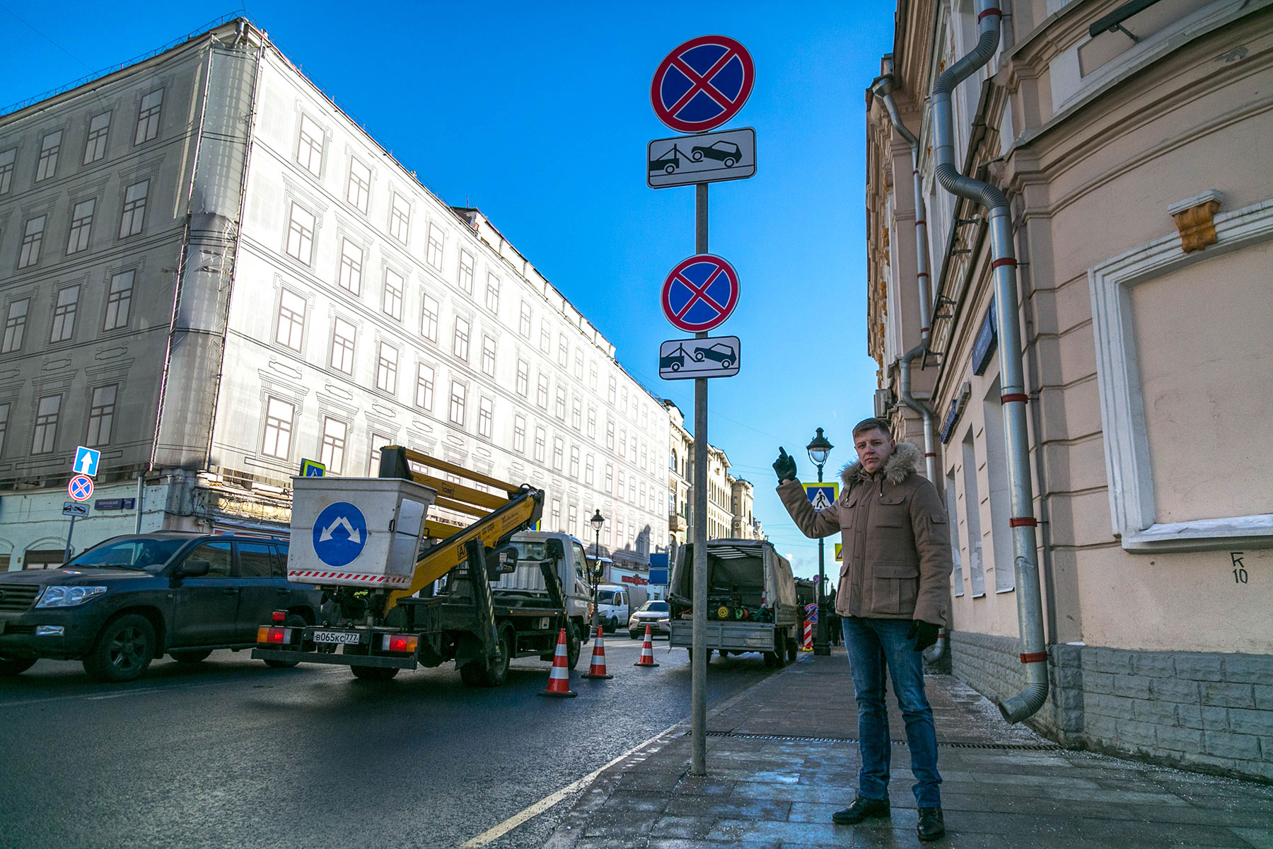 Маленькие дорожные знаки в Москве