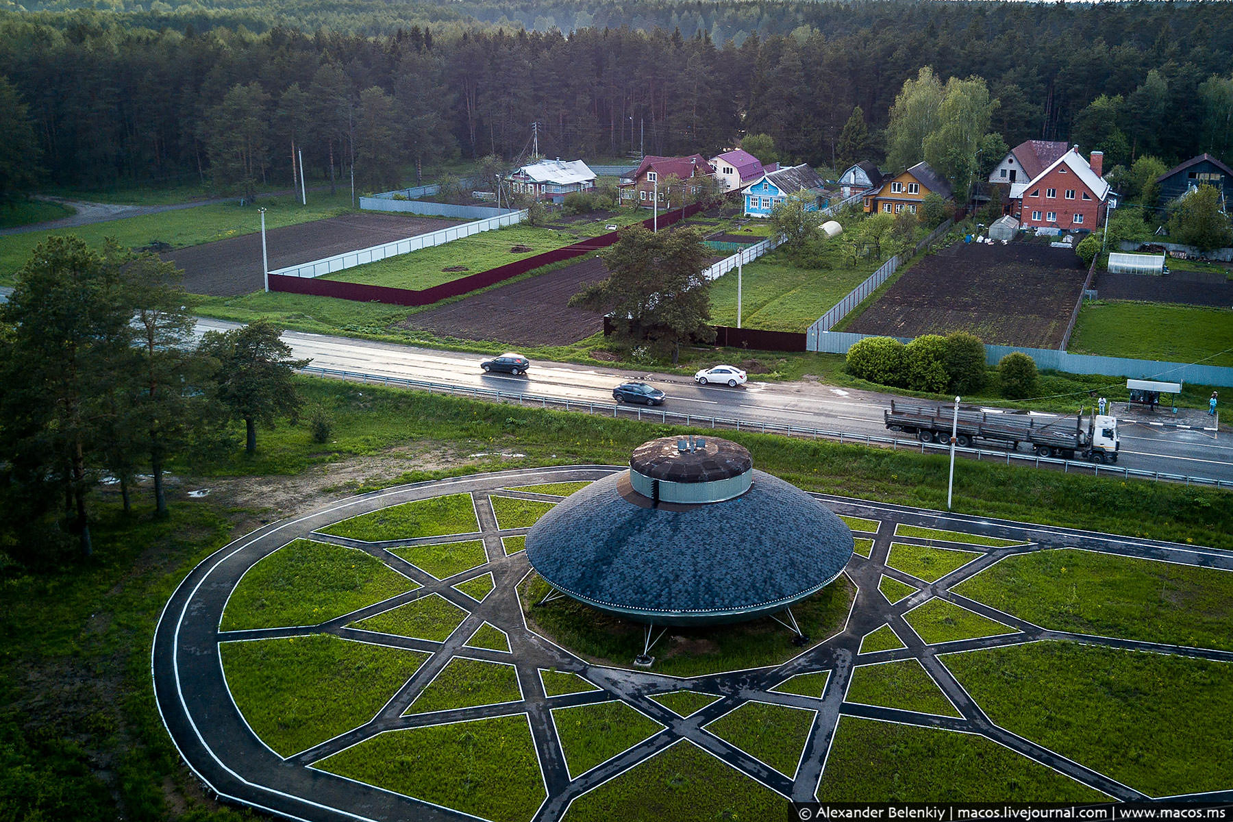 Деревня тарелка